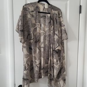 Vici collection By Together brand floral kimono